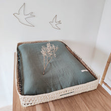 Charger l'image dans la galerie, Housse matelas à langer gaze de coton Bio vert sauge | Made in France