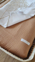 Charger l'image dans la galerie, Housse matelas à langer en double gaze de coton camel | Made in France