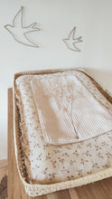 Charger l'image dans la galerie, Housse matelas à langer double gaze de coton Bio écru "Églantine" Fait Main | Made in France
