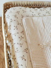 Charger l'image dans la galerie, Housse matelas à langer double gaze de coton Bio écru "Églantine" Fait Main | Made in France
