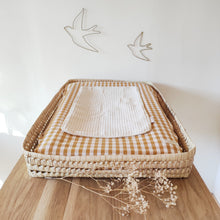 Charger l'image dans la galerie, Housse de matelas à langer coton vichy moutarde et blanc | Made in France - Les p'tites Merveilles de Bérénice