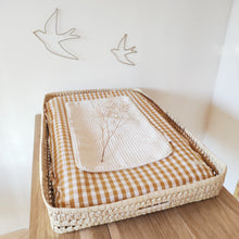 Charger l'image dans la galerie, Housse de matelas à langer coton vichy moutarde et blanc | Made in France - Les p'tites Merveilles de Bérénice