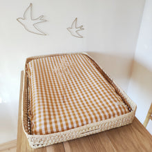 Charger l'image dans la galerie, Housse de matelas à langer coton vichy moutarde et blanc | Made in France - Les p'tites Merveilles de Bérénice
