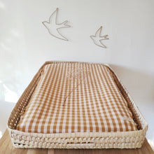 Charger l'image dans la galerie, Housse de matelas à langer coton vichy moutarde et blanc | Made in France - Les p'tites Merveilles de Bérénice