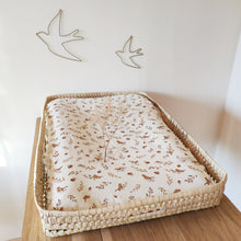 Charger l'image dans la galerie, Housse matelas à langer double gaze de coton Bio "Oiseaux et feuillages" | Made in France - Les p'tites Merveilles de Bérénice