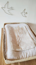 Charger l'image dans la galerie, Housse matelas à langer double gaze de coton blanc pois dorés | Made in France