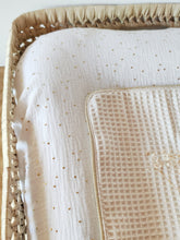 Charger l&#39;image dans la galerie, Housse matelas à langer double gaze de coton blanc pois dorés | Made in France
