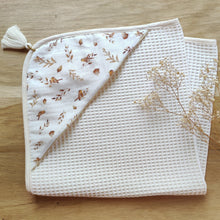 Charger l'image dans la galerie, Cape de bain "Oiseaux" coton nid d'abeille BIO écru | Fait Main en France - Les p'tites Merveilles de Bérénice