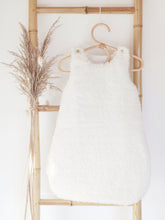 Charger l'image dans la galerie, Gigoteuse 0-3 mois 'mouton' style fourrure double gaze de coton BIO écru | Made in France - Les p'tites Merveilles de Bérénice
