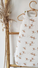 Charger l'image dans la galerie, Gigoteuse 0-3 mois "Oies sauvages" en double gaze de coton BIO blanc cassé Fait Main en France | Les p'tites Merveilles de Bérénice