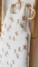 Charger l'image dans la galerie, Gigoteuse 0-3 mois "Oies sauvages" en double gaze de coton BIO blanc cassé
