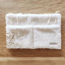 Charger l'image dans la galerie, Range doudou / tétine lit bébé moumoute façon mouton écru Made in France | Les p'tites Merveilles de Bérénice