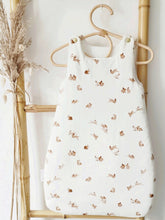 Charger l'image dans la galerie, Gigoteuse 0-3 mois "Lapins de garenne" écru et beige double gaze de coton BIO Made in France | Les p'tites Merveilles de Bérénice