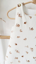 Charger l'image dans la galerie, Gigoteuse 0-3 mois "Lapins de garenne" écru et beige double gaze de coton BIO Made in France | Les p'tites Merveilles de Bérénice