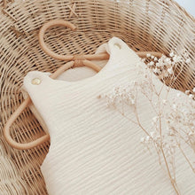 Charger l'image dans la galerie, Gigoteuse bébé naissance 0-3 mois en double gaze de coton Biologique écru Fait Main en France - Les p'tites Merveilles de Bérénice - Gros plan