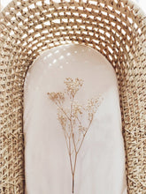 Charger l'image dans la galerie, Alèse drap housse imperméable blanc pour matelas de couffin bébé - Les p'tites Merveilles de Bérénice