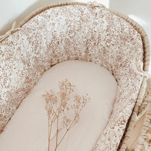 Charger l'image dans la galerie, Couffin bébé + habillage en jersey de coton "Feuilles" marron et blanc cassé Fait Main en France | Les p'tites Merveilles de Bérénice