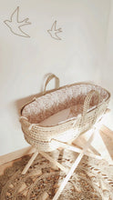 Charger l'image dans la galerie, Couffin bébé + habillage en jersey de coton "Feuilles" marron et blanc cassé Fait Main en France + support | Les p'tites Merveilles de Bérénice