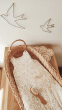 Charger l'image dans la galerie, Gigoteuse 0-3 mois "Feuilles" en double gaze de coton BIO beige et blanc cassé | Fait Main en France - Les p'tites Merveilles de Bérénice
