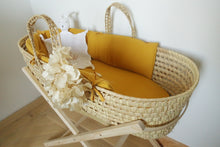Charger l'image dans la galerie, Support pliable en bois massif pour couffin bébé en palmier tressé | ★ VENDU SEUL ★.
