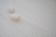 Charger l'image dans la galerie, Drap housse couffin bébé en double gaze de coton biologique écru Fait Main en France - Les p'tites Merveilles de Bérénice