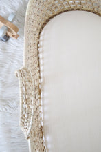 Charger l'image dans la galerie, Drap housse couffin bébé en double gaze de coton biologique écru Fait Main en France - Les p'tites Merveilles de Bérénice