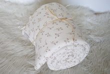 Charger l'image dans la galerie, Tour de couffin "Eglantine" en double gaze de coton BIO écru / blanc cassé.