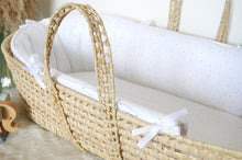 Charger l'image dans la galerie, Tour de couffin bébé en double gaze de coton blanc à pois dorés.