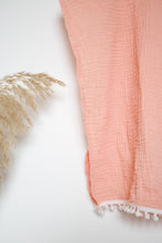 Charger l'image dans la galerie, Poncho de bain / plage en double gaze de coton à pompons bohème rose ou moutarde.