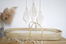 Charger l'image dans la galerie, Panier à langer pour bébé + matelas et drap housse en double gaze de coton BIO écru | Panier pour le change de bébé en fibres naturelles.