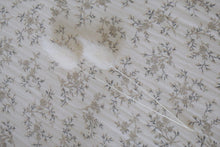 Charger l'image dans la galerie, Panier à langer pour bébé + matelas + drap housse double gaze de coton BIO "Louison" | Panier change de bébé en fibres naturelles et cuir.