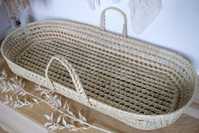 Charger l'image dans la galerie, Panier à langer pour bébé + matelas + drap housse double gaze de coton BIO "Louison" | Panier change de bébé en fibres naturelles et cuir.