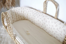 Charger l'image dans la galerie, Tour de couffin "Eglantine" en double gaze de coton BIO écru / blanc cassé.