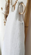 Charger l&#39;image dans la galerie, Gigoteuse 3-9 mois &quot;broderie anglaise&quot; en double gaze de coton blanc Fait Main en France - Les p&#39;tites Merveilles de Bérénice
