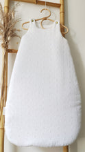 Charger l&#39;image dans la galerie, Gigoteuse 3-9 mois &quot;broderie anglaise&quot; en double gaze de coton blanc Fait Main en France - Les p&#39;tites Merveilles de Bérénice
