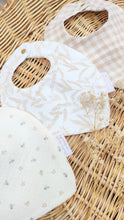 Charger l&#39;image dans la galerie, Bavoirs bandanas bébé en double gaze de coton BIO beige blanc écru Fabriqué en France | Les p&#39;tites Merveilles de Bérénice
