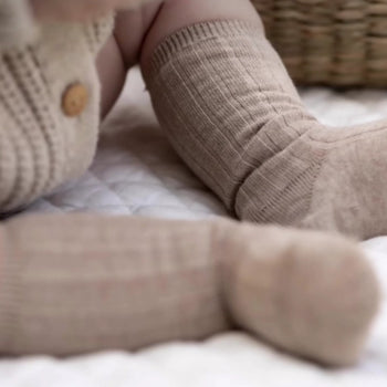 Chaussettes hautes bébé mixtes en coton grosses côtes couleur nougat style bohème rétro vintage pour Les p'tites Merveilles de Bérénice