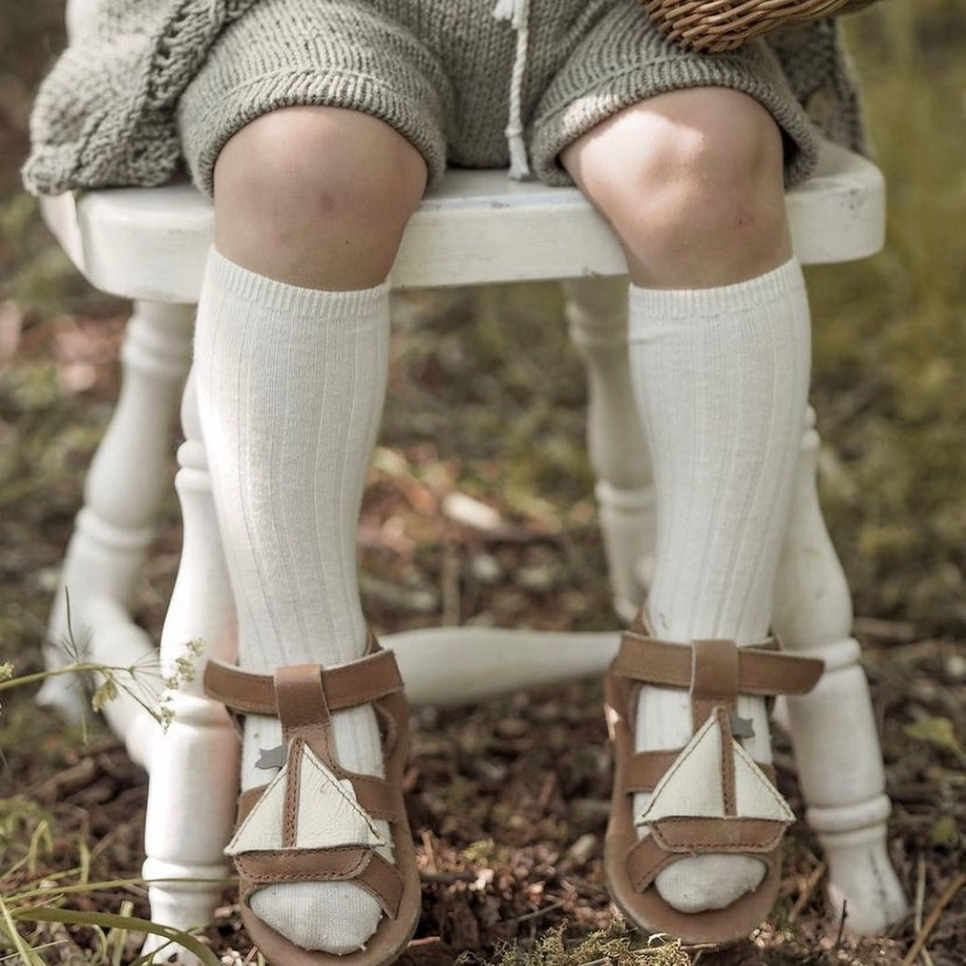 Chaussettes hautes bébé mixtes en coton grosses côtes couleur écru style bohème rétro vintage pour Les p'tites Merveilles de Bérénice