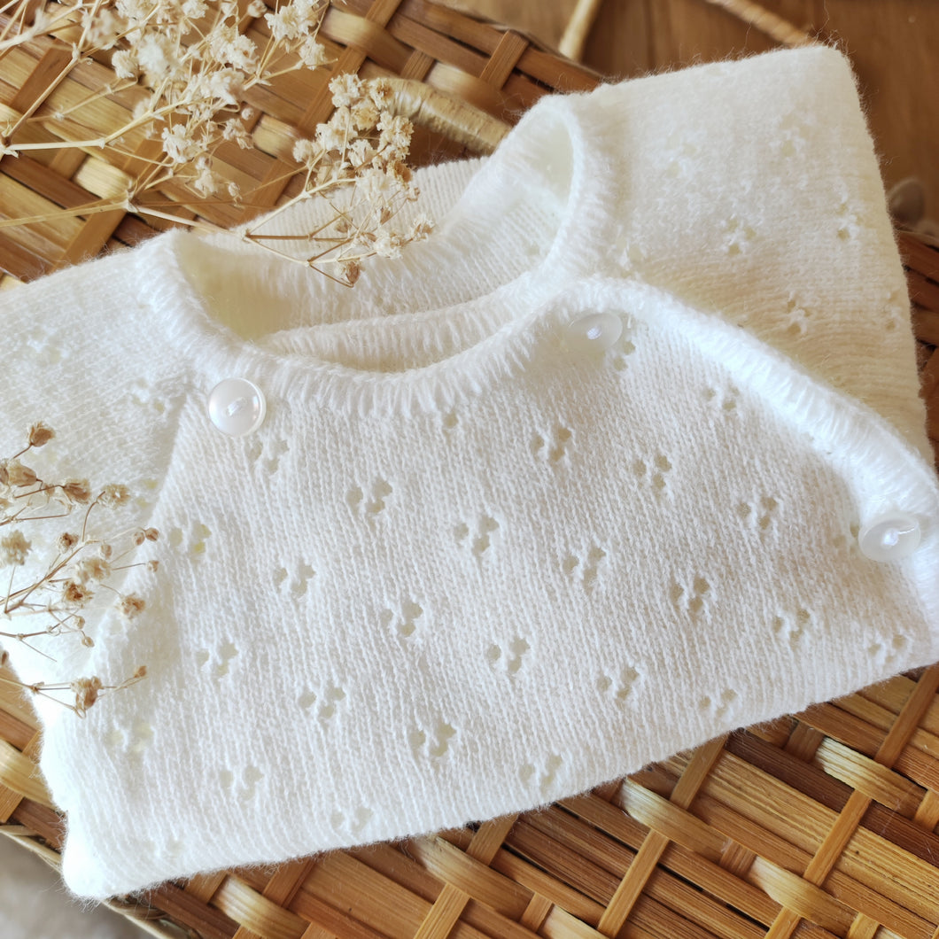Brassière bébé fille mixte naissance ajourée pointelle écru durable et écoresponsable tricotée en France pour Les p'tites Merveilles de Bérénice