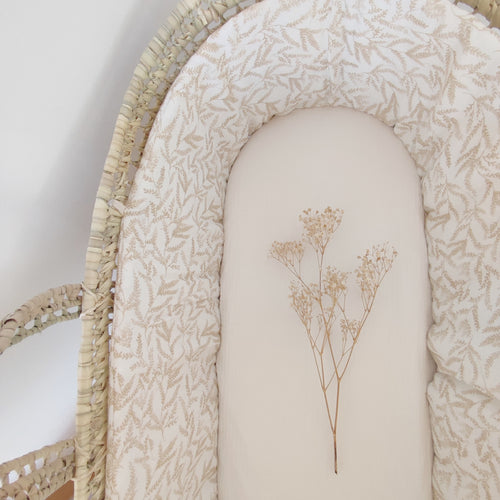 Tour de couffin "Branchages" en double gaze de coton BIO beige et blanc cassé écoresponsable et durable fabriqué en France par Les p'tites Merveilles de Bérénice