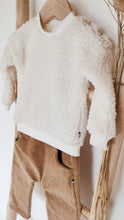 Charger l&#39;image dans la galerie, Ensemble bébé garçon sweat sherpa mouton écru avec pantalon bébé &quot;Mahé&quot; en velours côtelé praliné

