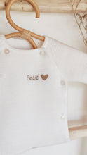 Charger l&#39;image dans la galerie, Brassière bébé tricotée en France avec broderie personnalisée - Fabriquée en France pour Les p&#39;tites Merveilles de Bérénice
