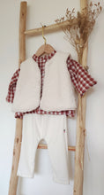 Charger l&#39;image dans la galerie, Ensemble vêtements bébé avec chemise bébé garçon Matisse en double gaze de coton vichy rouge et blanc écoresponsable fabriquée en France par Les p&#39;tites Merveilles de Bérénice
