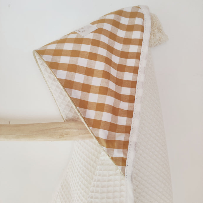 Cape de bain bébé vichy moutarde et blanc en coton BIO éponge nid d'abeille écru et popeline de coton fabriquée en France par Les p'tites Merveilles de Bérénice