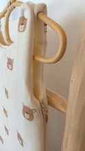 Charger l'image dans la galerie, Zoom côté fermeture éclair et emmanchure ajustée gigoteuse p'tit ourson naissance 0-3 mois. Turbulette laine française et coton BIO Made in France par Les p'tites Merveilles de Bérénice
