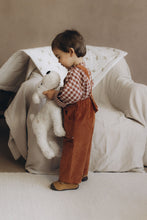 Charger l&#39;image dans la galerie, Ensemble vêtements bébé avec chemise bébé garçon Matisse en double gaze de coton vichy rouge et blanc écoresponsable fabriquée en France par Les p&#39;tites Merveilles de Bérénice taille 24 mois porté par Robin 20 mois
