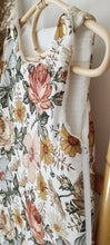 Charger l&#39;image dans la galerie, Gigoteuse 3-9 mois &quot;Fleurs vintages&quot; coton BIO | Fait Main en France | Les p&#39;tites Merveilles de Bérénice
