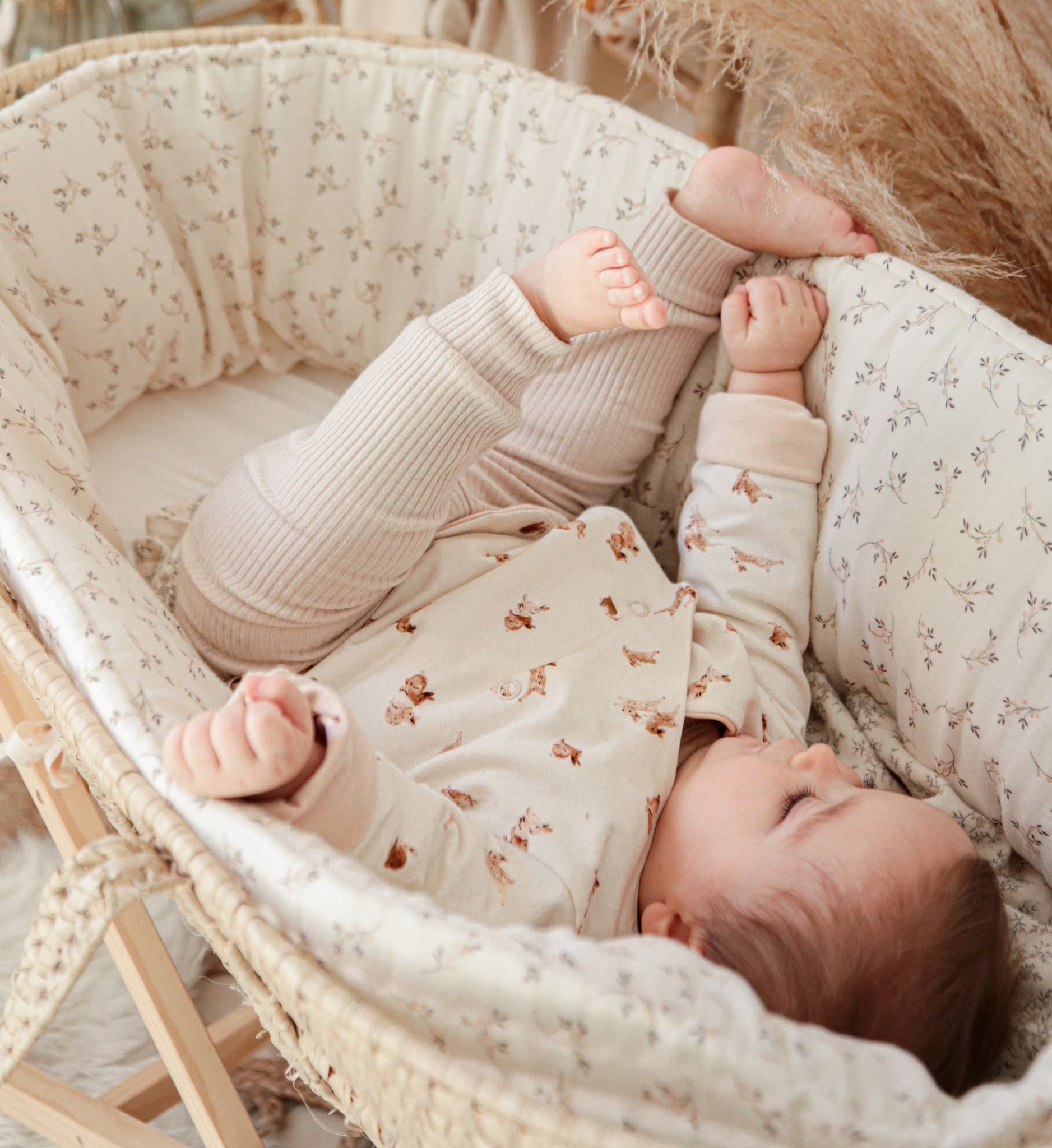 bienfaits du couffin selon la pédagogie Montessori - Couffin Eglantine coton BIO par Les p'tites Merveilles de Bérénice