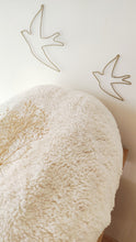 Charger l&#39;image dans la galerie, Housse pour coussin d&#39;allaitement en tissu moumoute bouclette mouton sherpa écru Fait Main en France - Les p&#39;tites Merveilles de Bérénice
