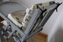 Charger l&#39;image dans la galerie, Coussin de chaise haute coton enduit &quot;Hérisson&quot; beige lin, gris et noir.
